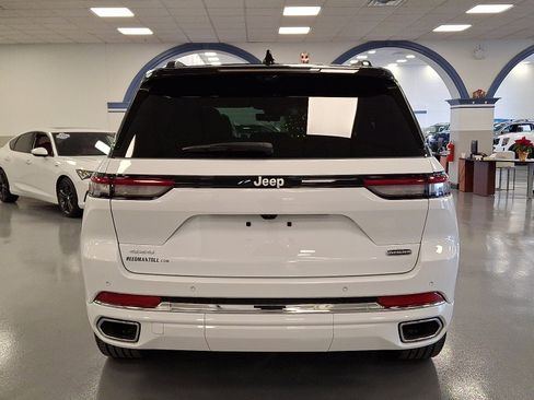 Certified 2024 Jeep Grand Cherokee Overland w/ Luxury Tech Group IV image 5