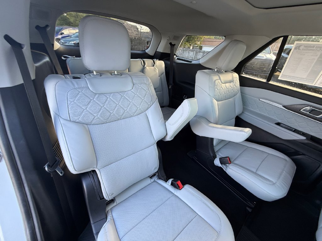 Used 2026 Ford Explorer Platinum w/ LUX Leather Package AWD/4WD image 32