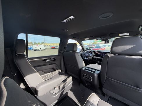 New 2026 Chevrolet Suburban Premier image 28