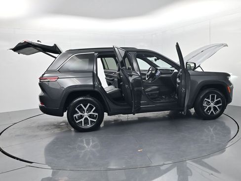 Used 2024 Jeep Grand Cherokee Limited w/ Trailer Tow Package AWD/4WD image 73