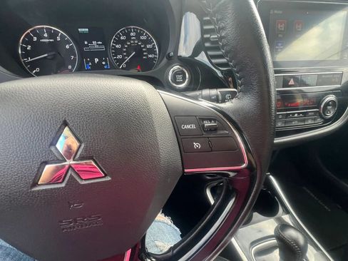 Used 2019 Mitsubishi Outlander SEL AWD/4WD image 19