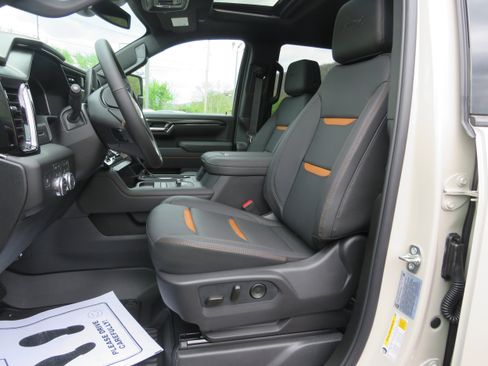 New 2026 GMC Sierra 2500 AT4 w/ LPO, Black Badging Package AWD/4WD image 15