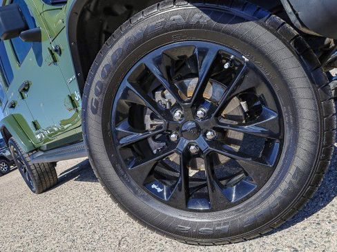 Used 2021 Jeep Wrangler Unlimited Sahara image 2