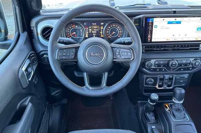 Used 2025 Jeep Gladiator Sport AWD/4WD image 14