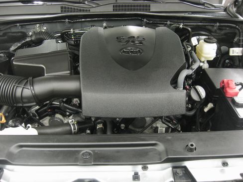 Used 2022 Toyota Tacoma SR w/ SX Package image 25