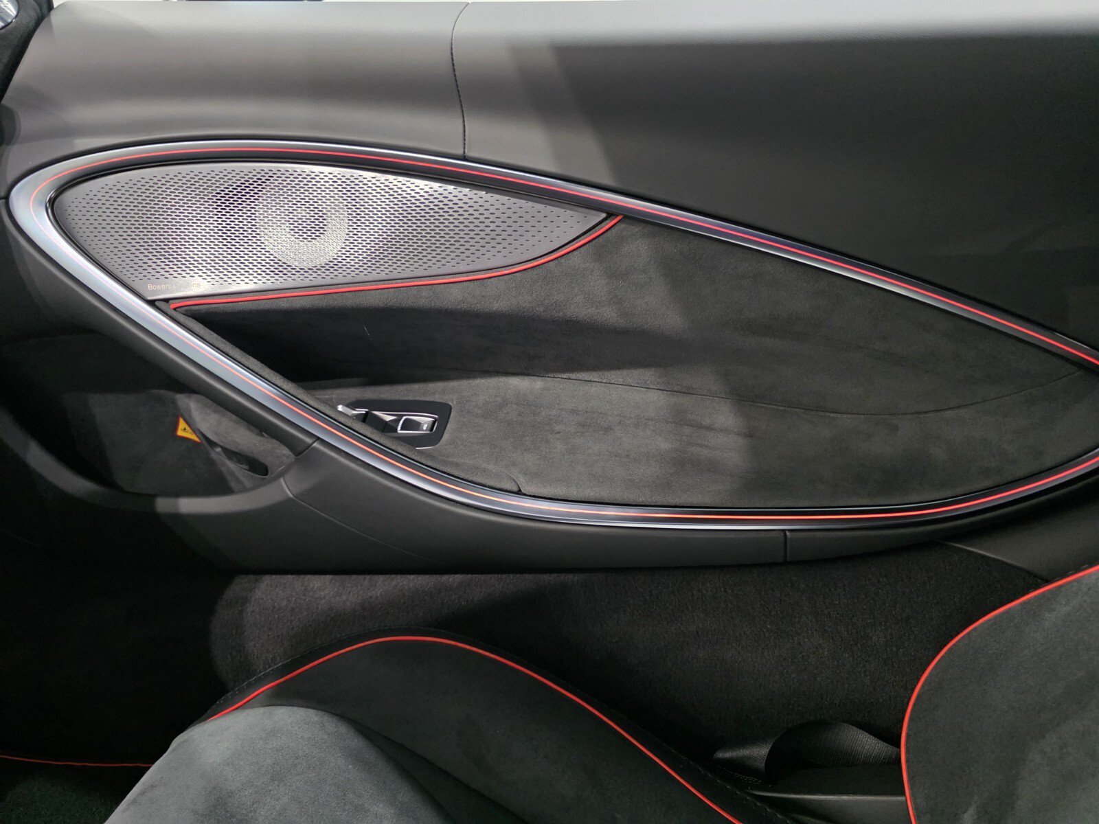 Used 2026 McLaren Artura RWD image 14