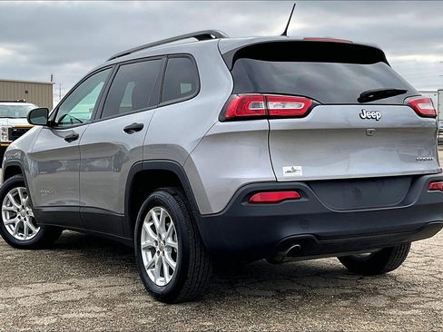 Used 2017 Jeep Cherokee Sport image 10