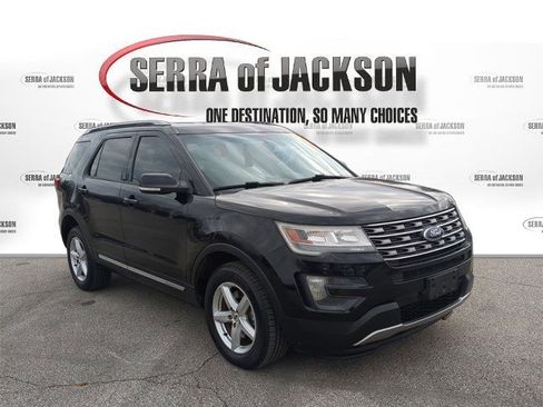 Used 2016 Ford Explorer XLT w/ Equipment Group 202A image 2