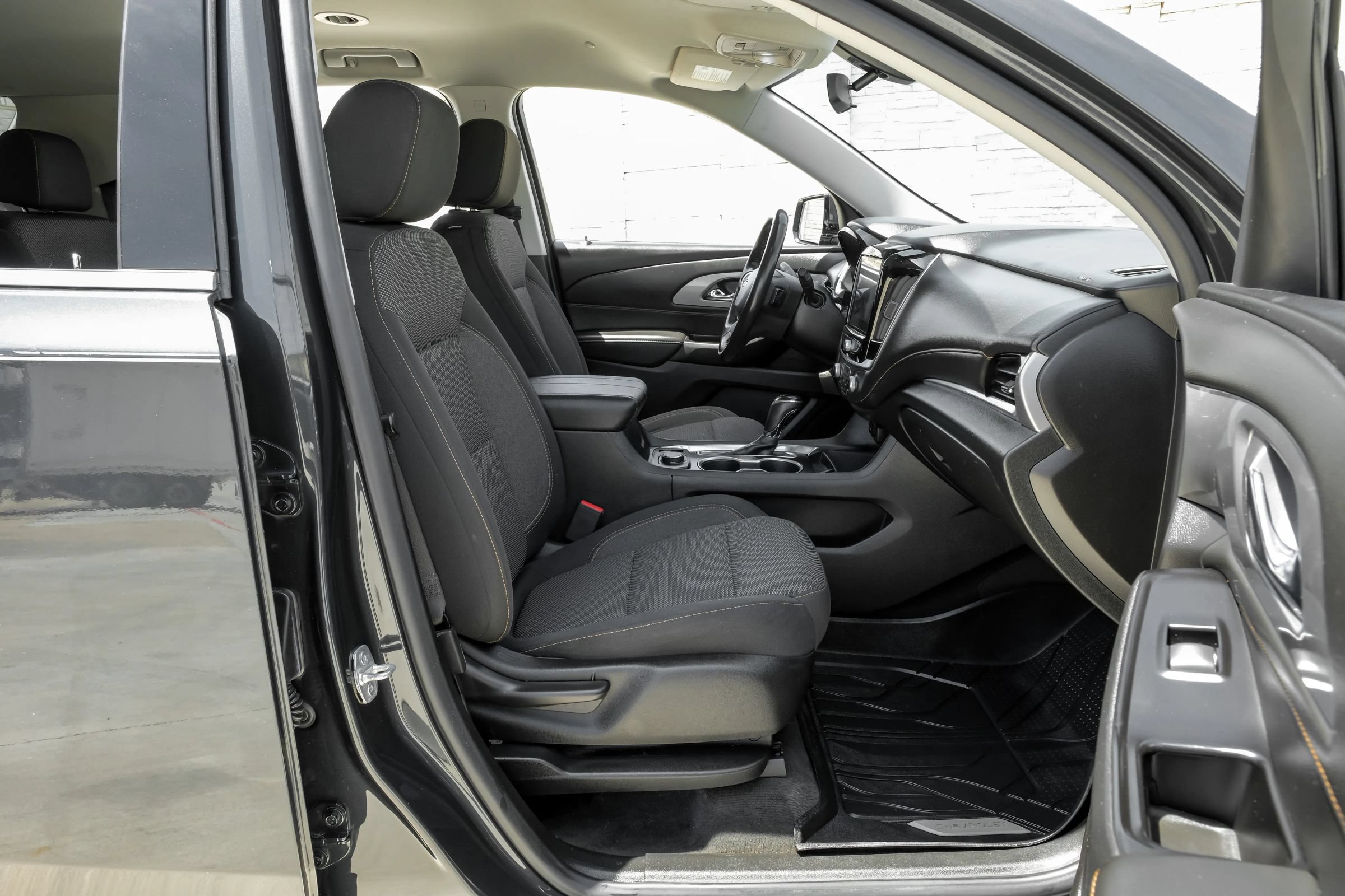 Used 2019 Chevrolet Traverse LT w/ LPO, Floor Liner Package AWD/4WD image 39