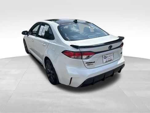 Used 2023 Toyota Corolla SE w/ SE Premium Package FWD image 3