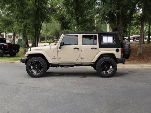 Used 2016 Jeep Wrangler Unlimited Sahara w/ Dual Top Group AWD/4WD image 6