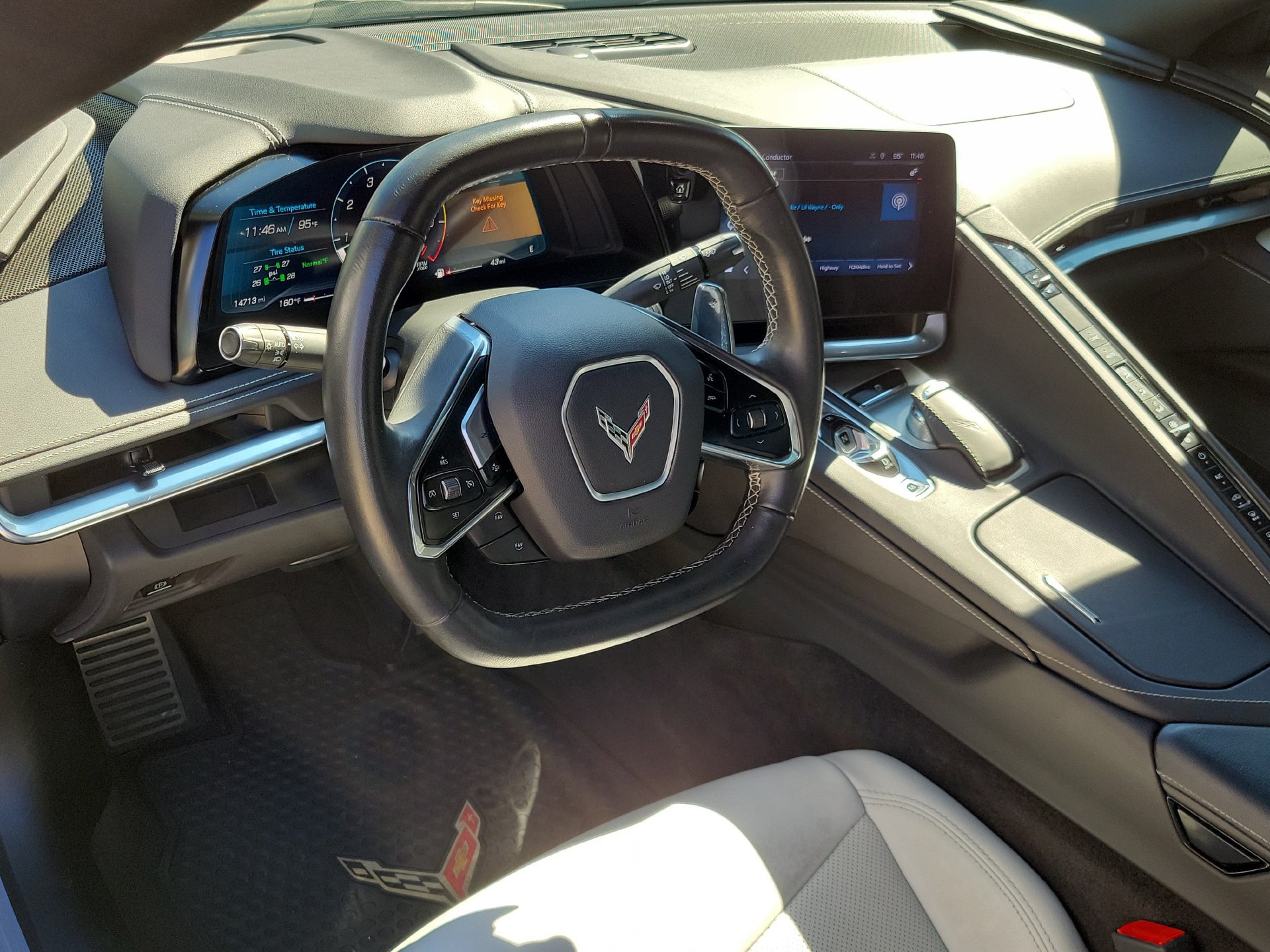 Used 2024 Chevrolet Corvette Stingray Convertible w/ Z51 Performance Package RWD image 17