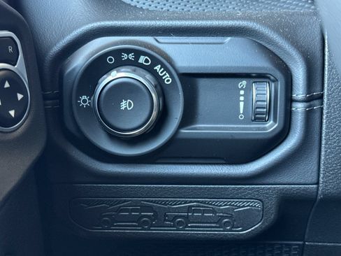 Used 2025 Jeep Wrangler Unlimited Rubicon AWD/4WD image 40