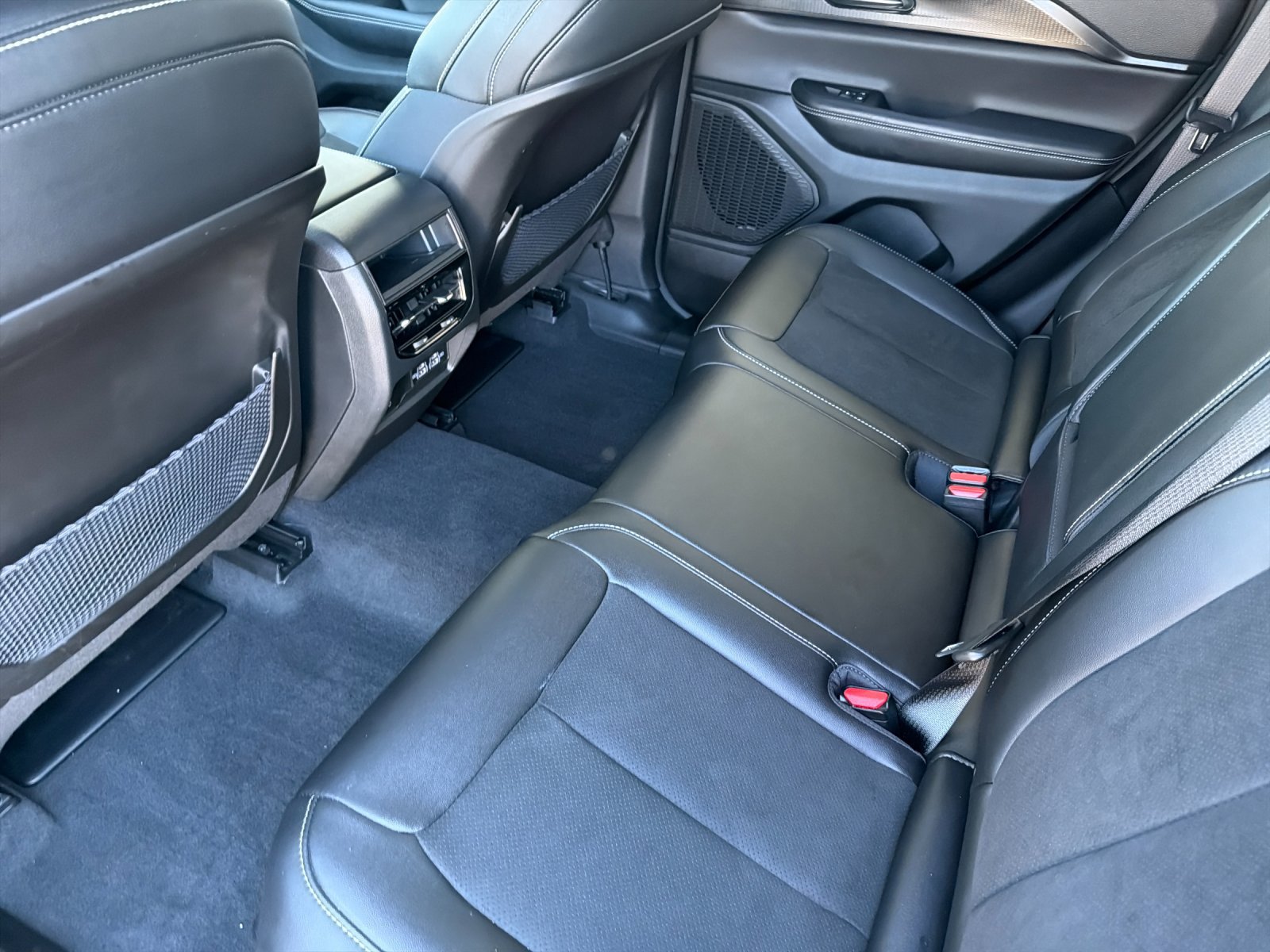 Used 2023 Jeep Grand Cherokee Altitude RWD image 14