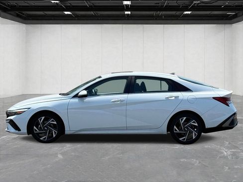 Used 2025 Hyundai Elantra SEL FWD image 8