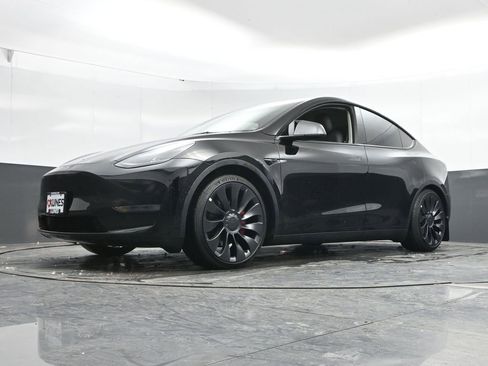 Used 2023 Tesla Model Y Long Range image 41