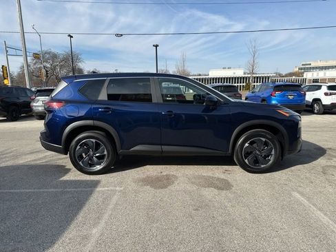 Used 2025 Nissan Rogue SV image 5