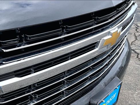 Used 2023 Chevrolet Suburban LT image 33