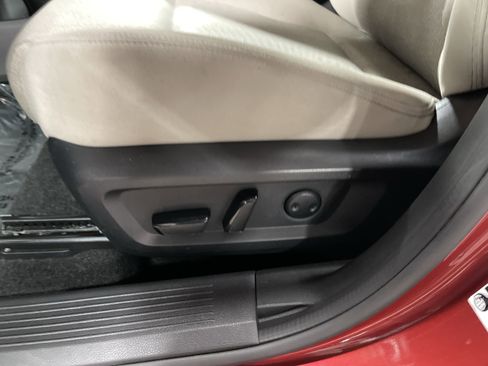 Used 2024 Nissan Rogue SV image 10