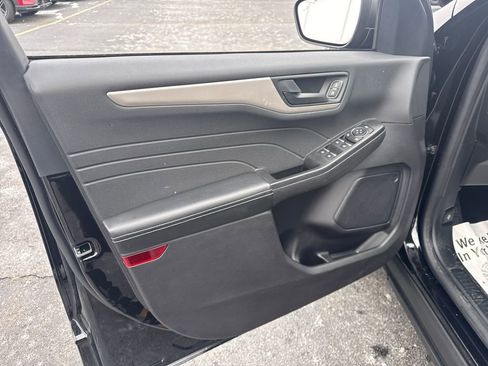 Used 2022 Ford Escape SE w/ Cold Weather Package image 25