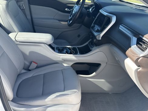 Used 2020 GMC Acadia SLT w/ LPO, Floor Liner Package AWD/4WD image 11