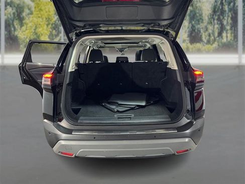 Used 2022 Nissan Rogue SV w/ SV Premium Package image 12