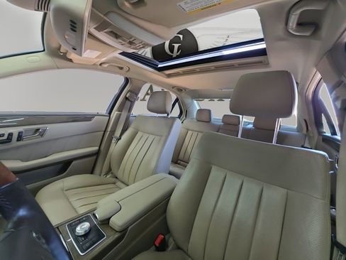 Used 2010 Mercedes-Benz E 550 Sedan image 9