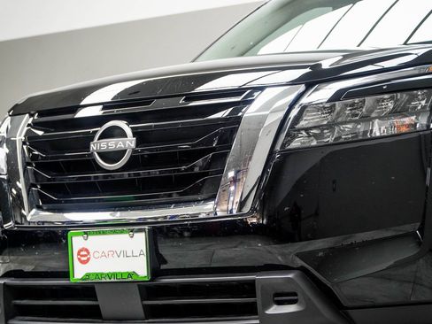 Used 2025 Nissan Pathfinder SV AWD/4WD image 2