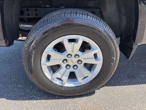 Used 2022 Chevrolet Colorado LT AWD/4WD image 12