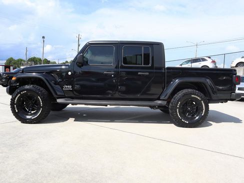 Used 2020 Jeep Gladiator Overland w/ Trailer Tow Package AWD/4WD image 3