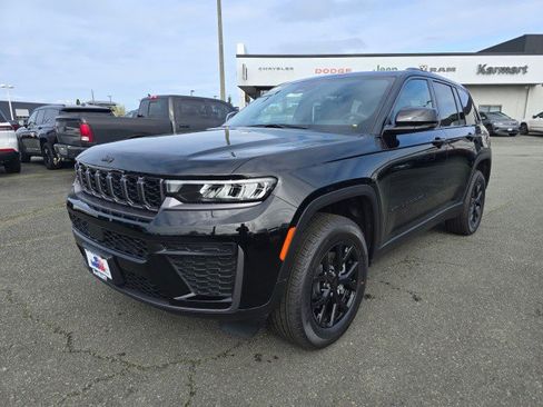 New 2026 Jeep Grand Cherokee Altitude image 7