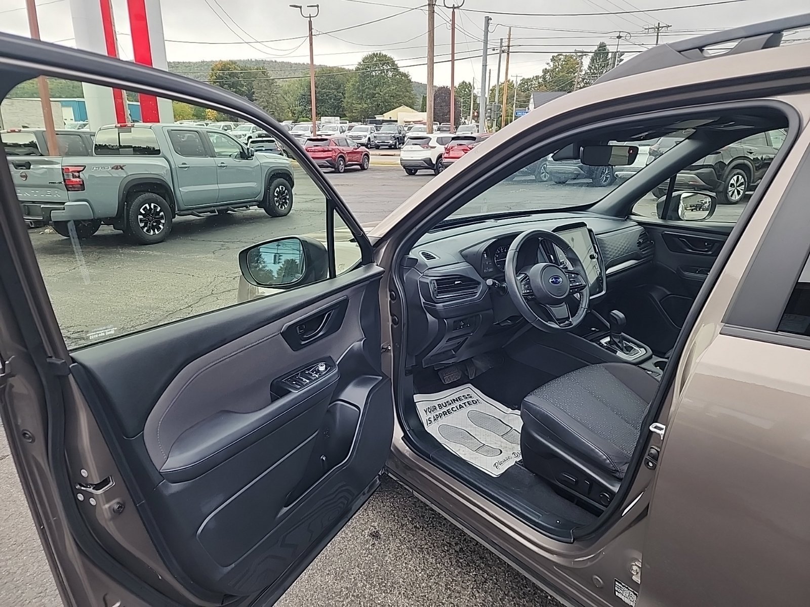 Used 2025 Subaru Forester Premium AWD/4WD image 10
