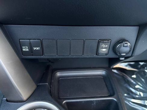 Used 2014 Toyota RAV4 XLE AWD/4WD image 26
