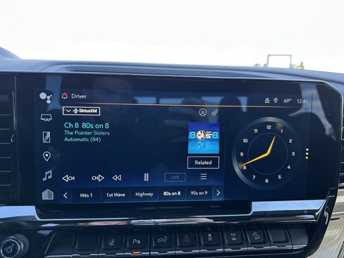 Used 2024 Chevrolet Silverado 2500 ZR2 w/ Technology Package image 17