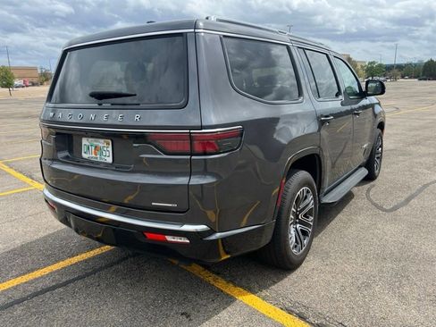 Used 2024 Jeep Wagoneer Series II w/ Flexible Seating Group image 5