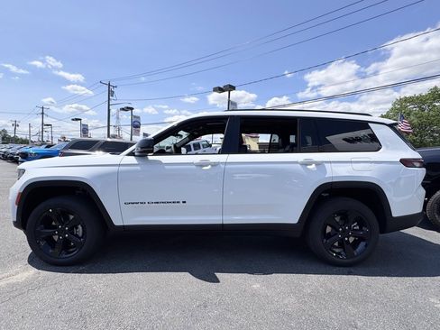 New 2025 Jeep Grand Cherokee L Limited w/ Black Appearance Package image 4