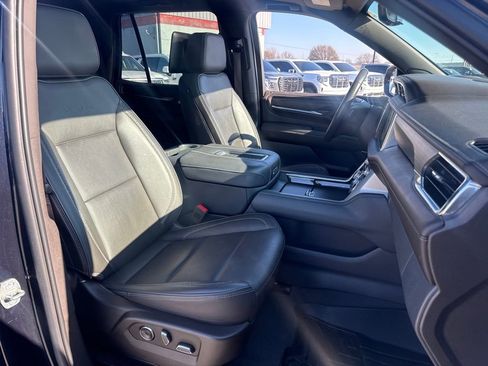Used 2023 GMC Yukon Denali w/ Denali Reserve Package image 12