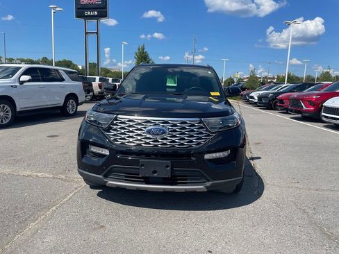 Used 2022 Ford Explorer Platinum w/ Equipment Group 601A AWD/4WD image 2
