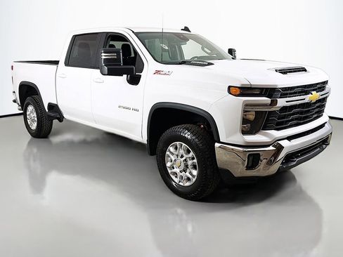 Used 2024 Chevrolet Silverado 2500 LT image 2