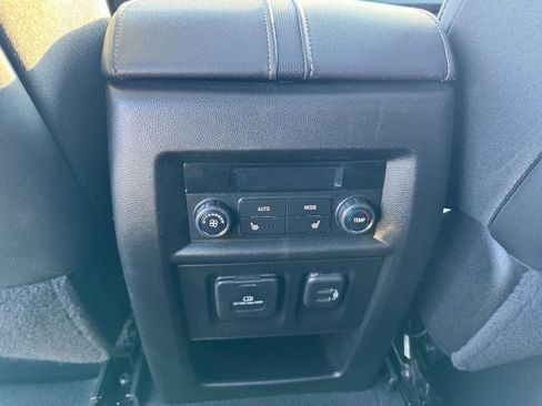 Used 2023 Chevrolet Traverse Premier image 14