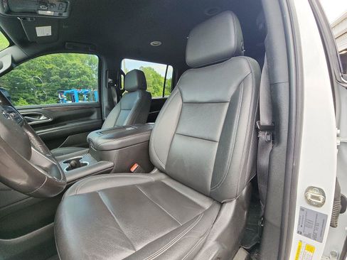 Used 2022 Chevrolet Suburban Z71 w/ Z71 Off-Road Package AWD/4WD image 18