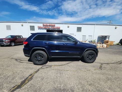 Used 2018 Jeep Grand Cherokee Laredo AWD/4WD image 10