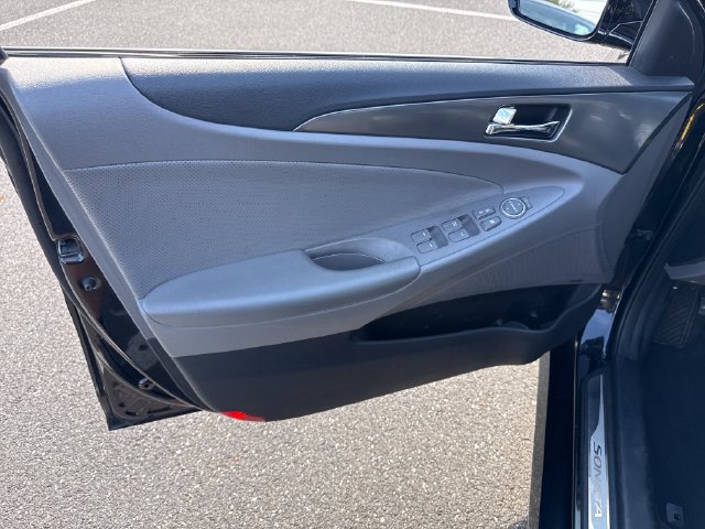 Used 2014 Hyundai Sonata Limited w/ Panoramic Sunroof Package 02 FWD image 24