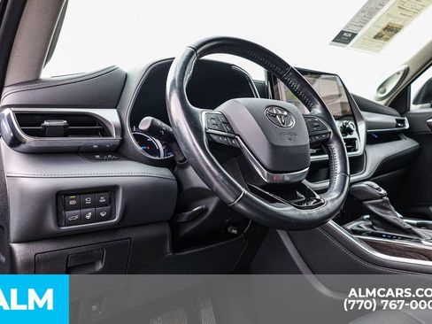 Used 2021 Toyota Highlander Platinum image 30
