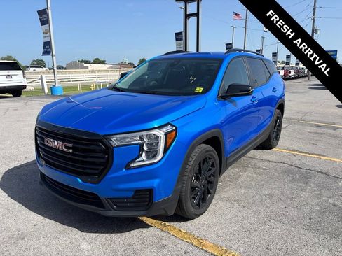Used 2024 GMC Terrain SLE w/ Driver Convenience Package FWD image 4