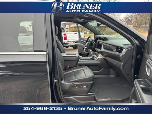 Used 2023 GMC Yukon Denali w/ Denali Reserve Package image 16