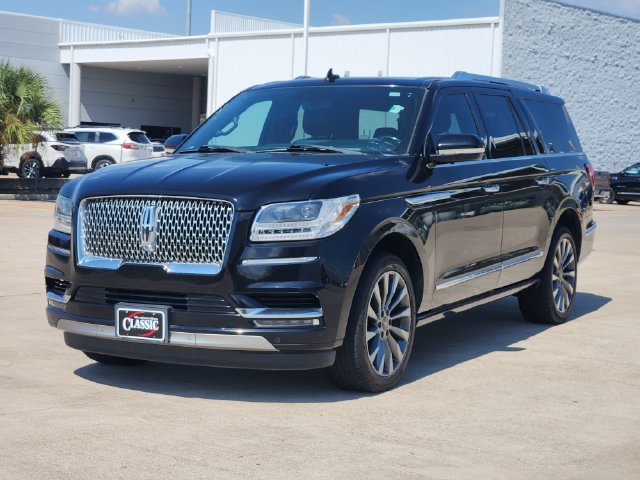 Used 2019 Lincoln Navigator L Select RWD image 3