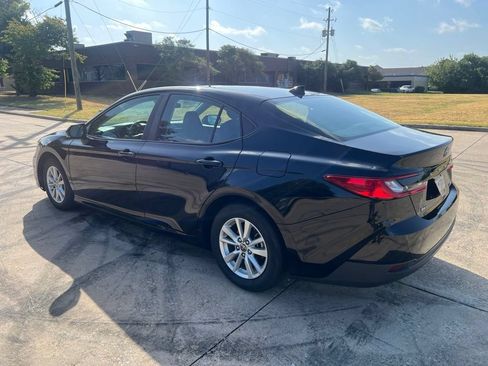 Used 2025 Toyota Camry LE FWD image 9
