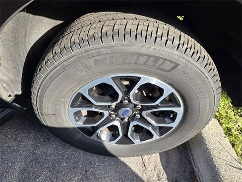 Used 2024 Ford Expedition XLT image 11