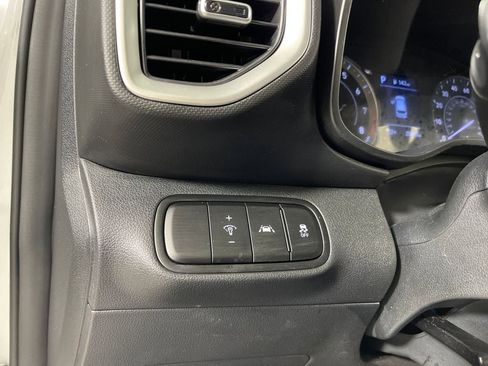 Certified 2022 Hyundai Venue SEL image 31